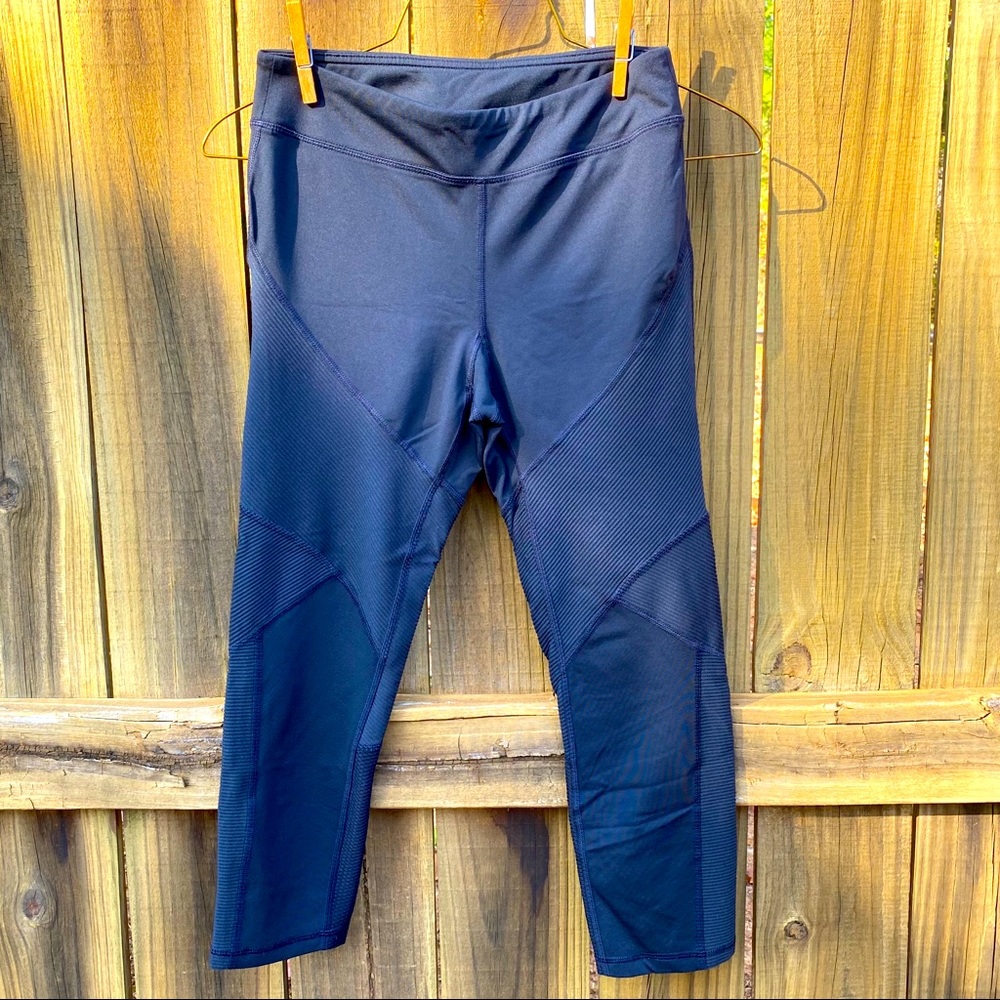 Champion Cropped Athletic Leggings | S | Black
